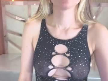 bella kiss a