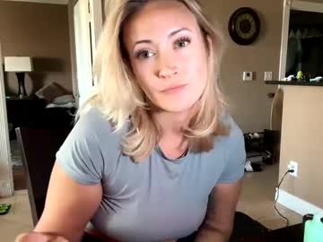 nikki cums