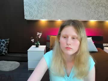 sansa kisss